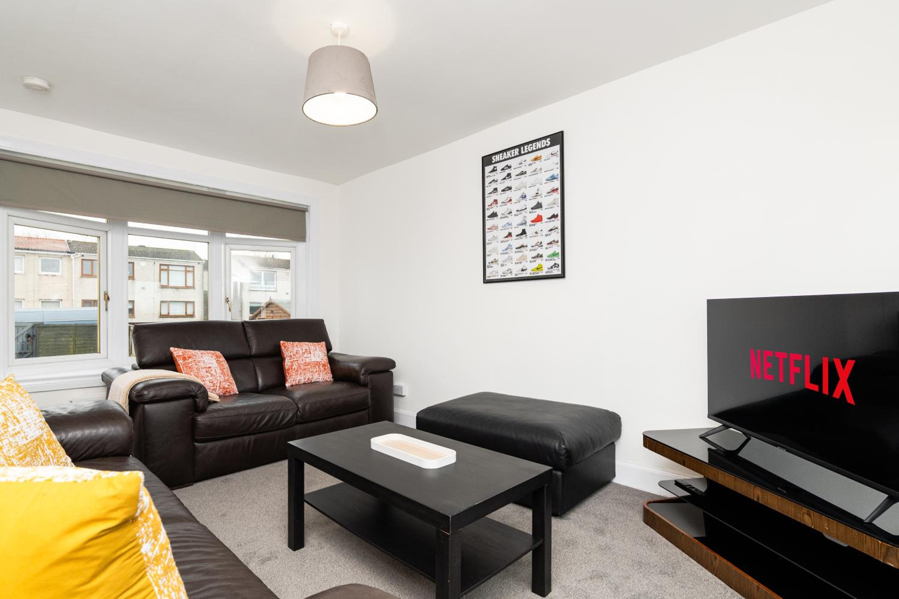 3 Bed House-Free Parking-6Beds