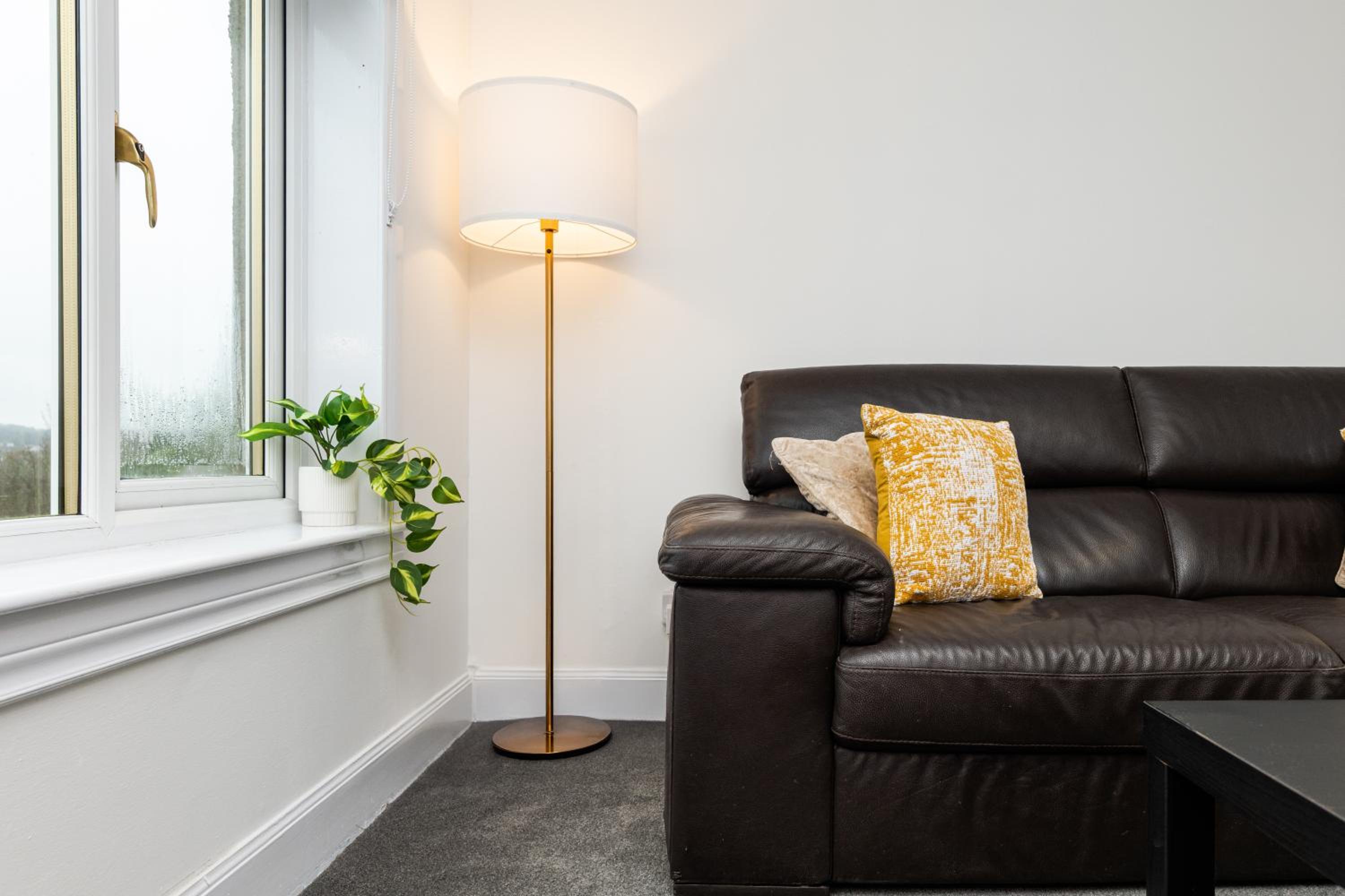 3 Bed House-Free Parking-6Beds