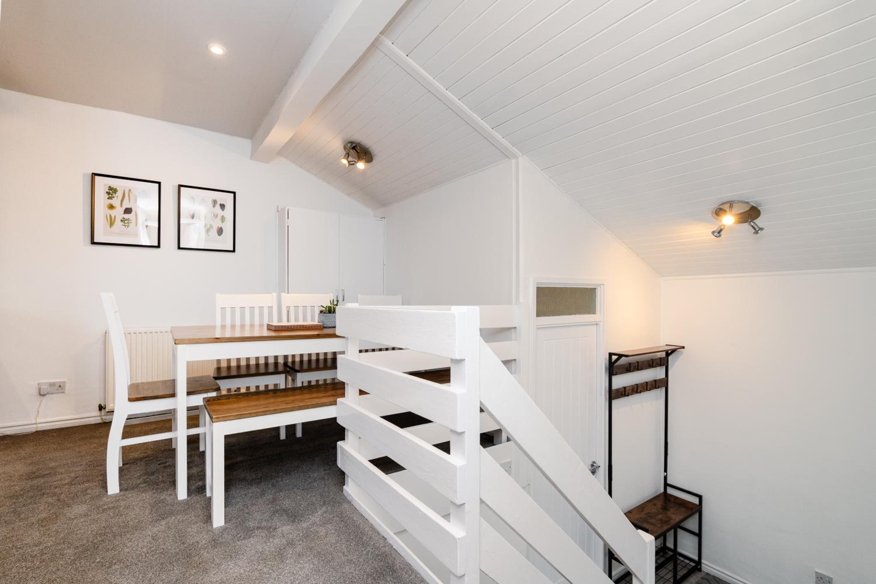 3 Bed House-Free Parking-6Beds