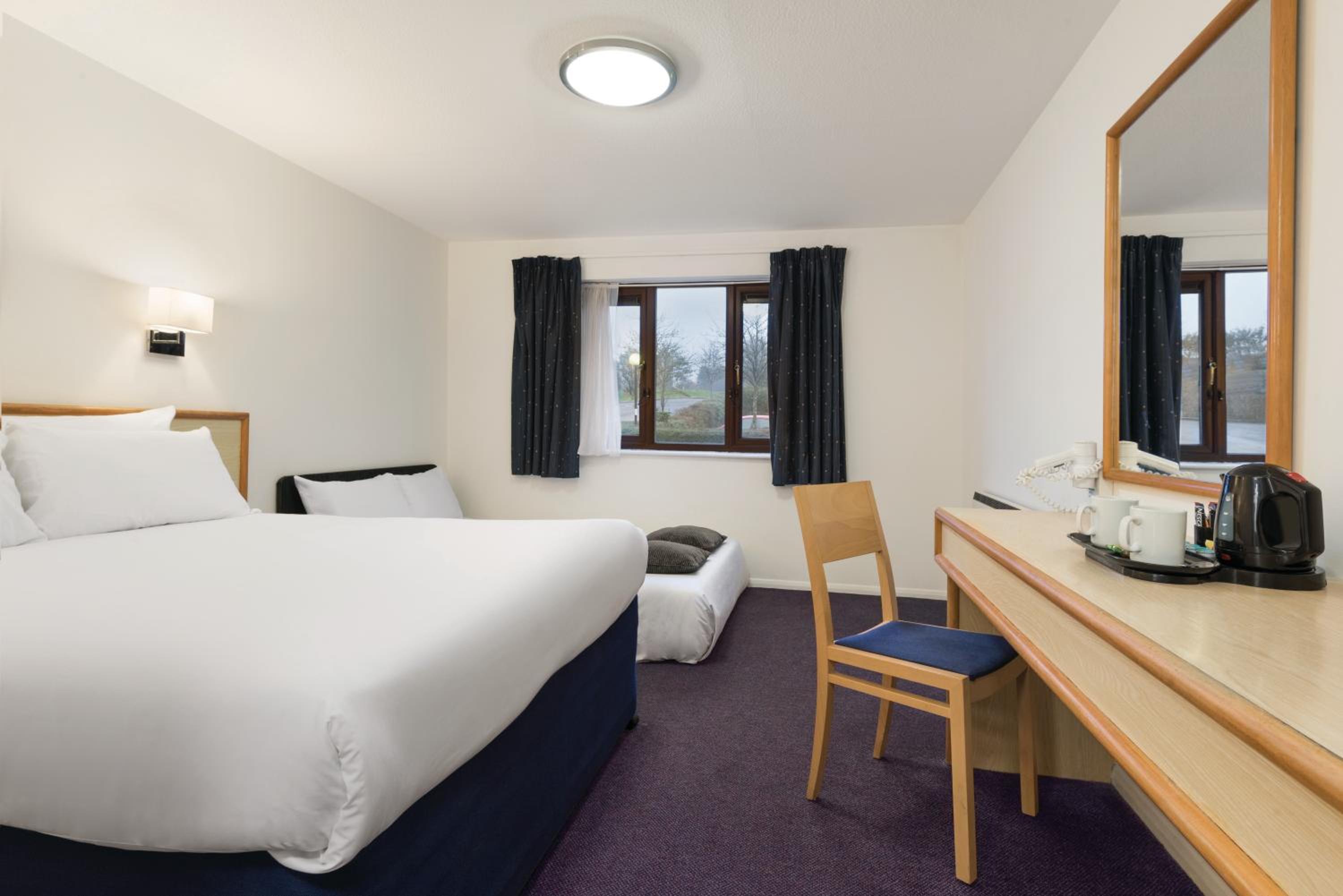 Bridgend Vacations - Days Inn Bridgend Cardiff - Property Image 6