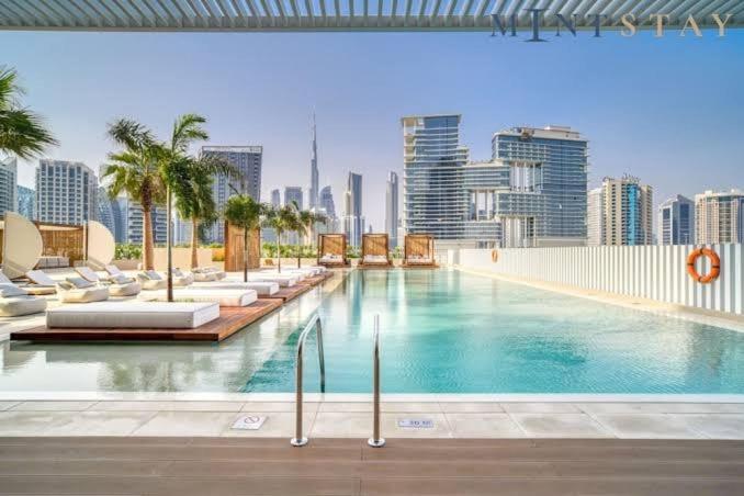 Simply Comfort Vacation Homes Rental Upside Living Business Bay Stunning Panoramic Burj Cityline Views