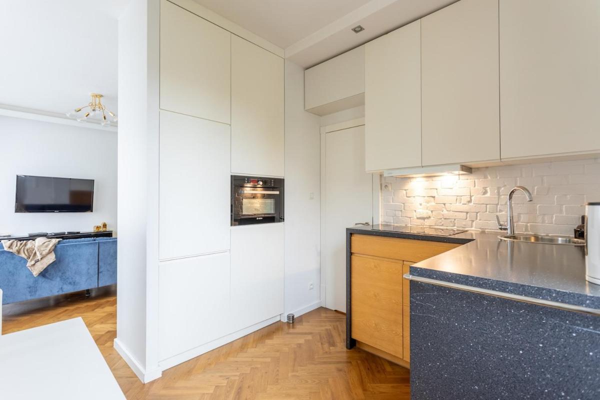 Urban Chic - City Center - Cozy Apartment - Zurawia