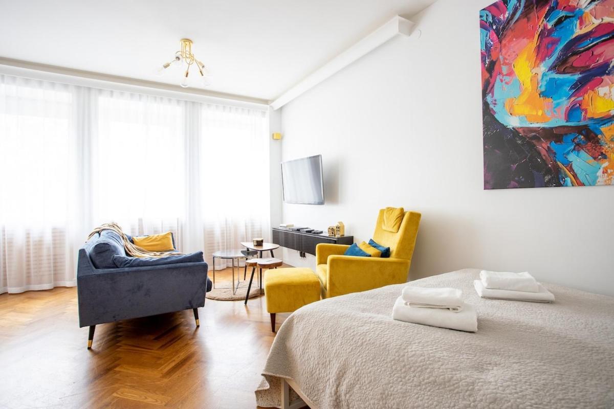 Urban Chic - City Center - Cozy Apartment - Zurawia