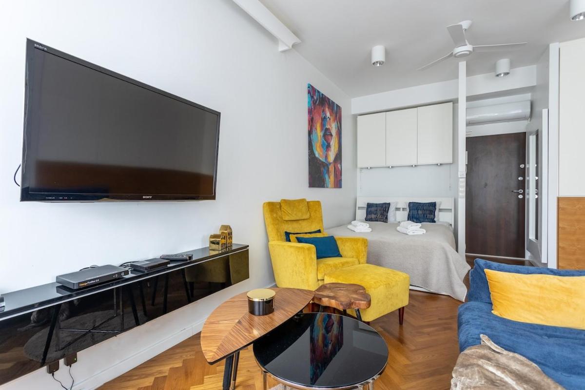 Urban Chic - City Center - Cozy Apartment - Zurawia