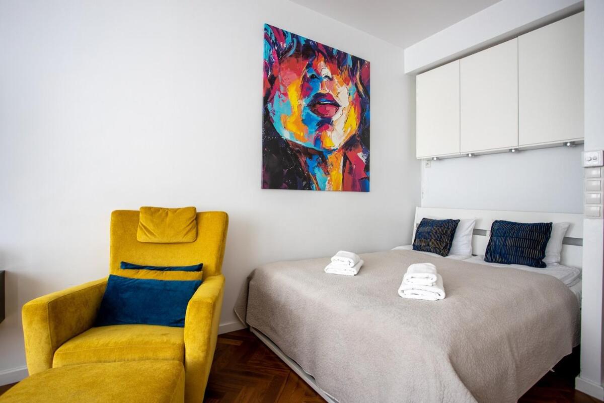 Urban Chic - City Center - Cozy Apartment - Zurawia
