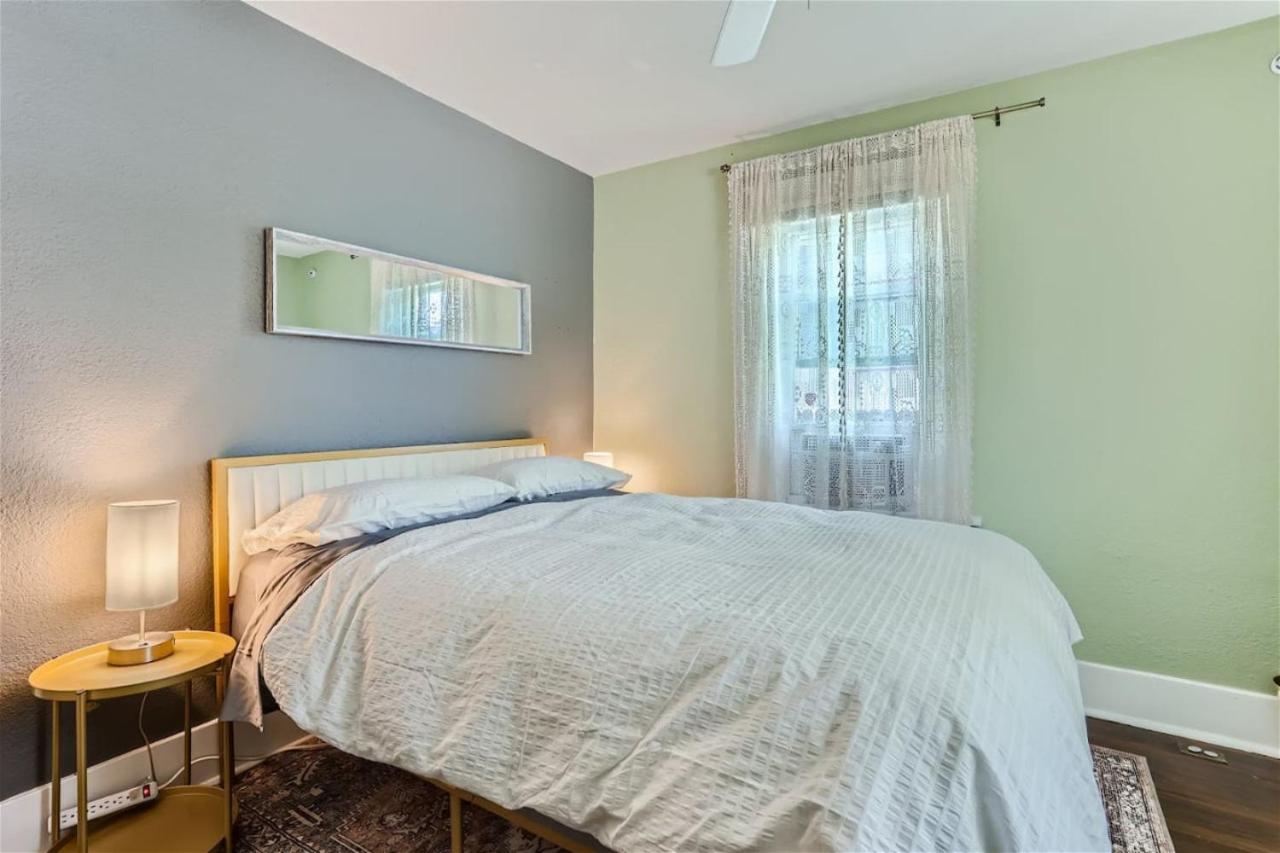 At S. Broadway An Artsy Bungalow Close to DU And Cherry Hills