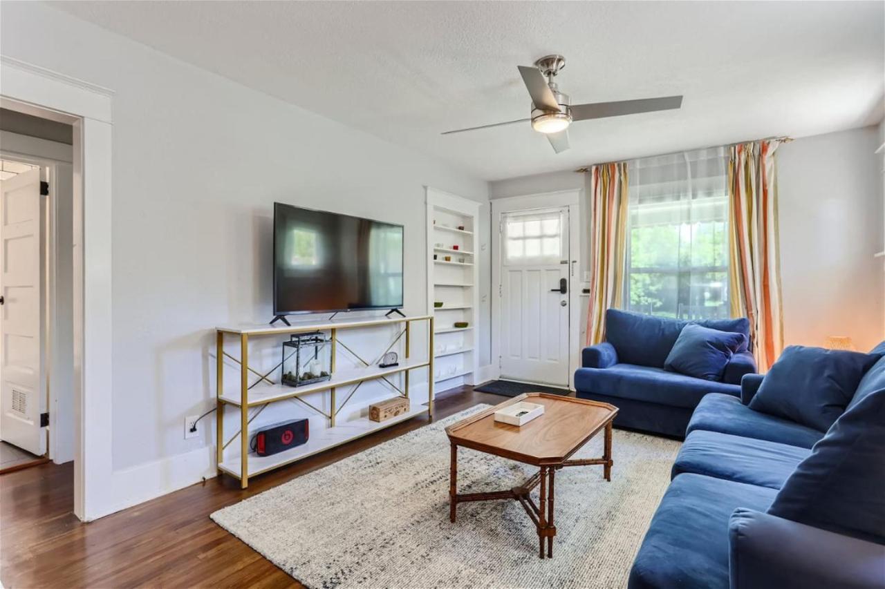 At S. Broadway An Artsy Bungalow Close to DU And Cherry Hills