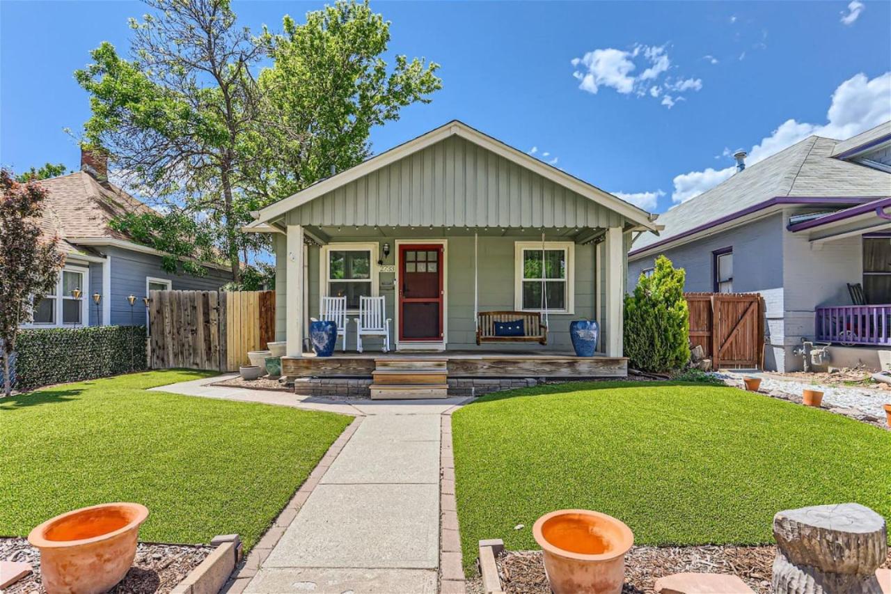 At S. Broadway An Artsy Bungalow Close to DU And Cherry Hills