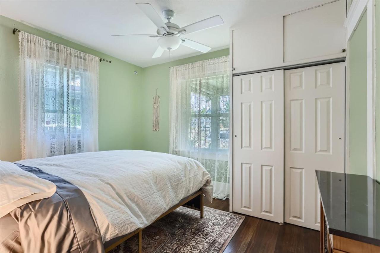At S. Broadway An Artsy Bungalow Close to DU And Cherry Hills