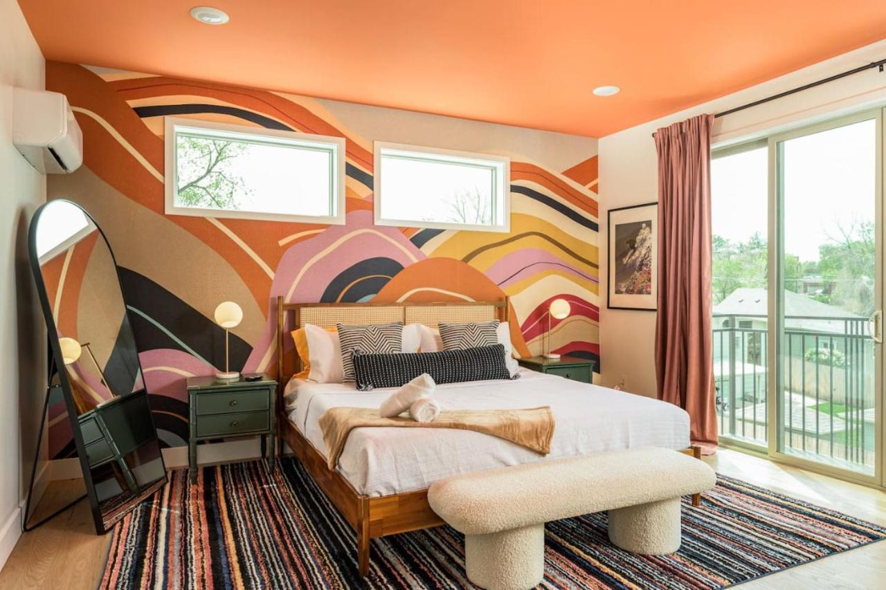 Accomodate 24 Guests with 2 Rooftops and 2 Hot Tubs and 2 Game Rooms