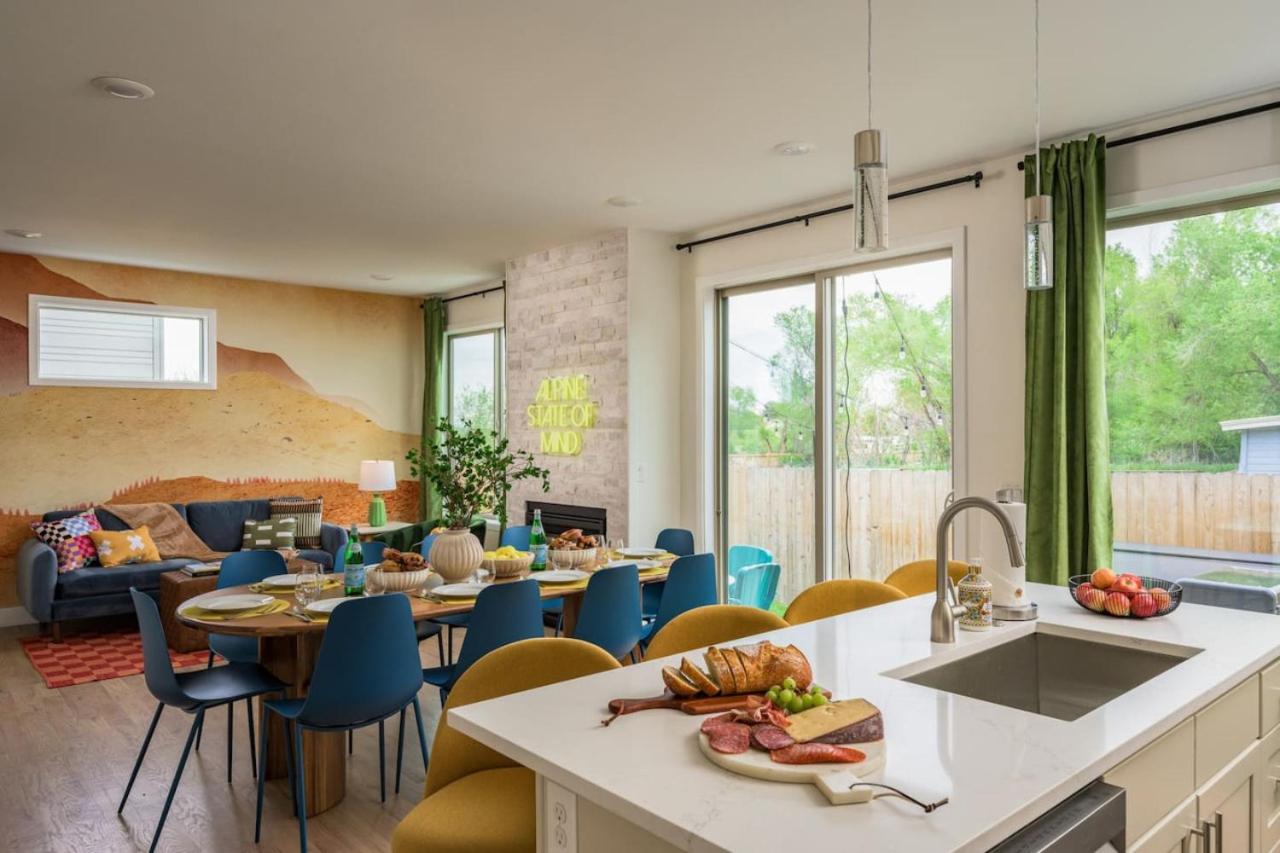 Accomodate 24 Guests with 2 Rooftops and 2 Hot Tubs and 2 Game Rooms