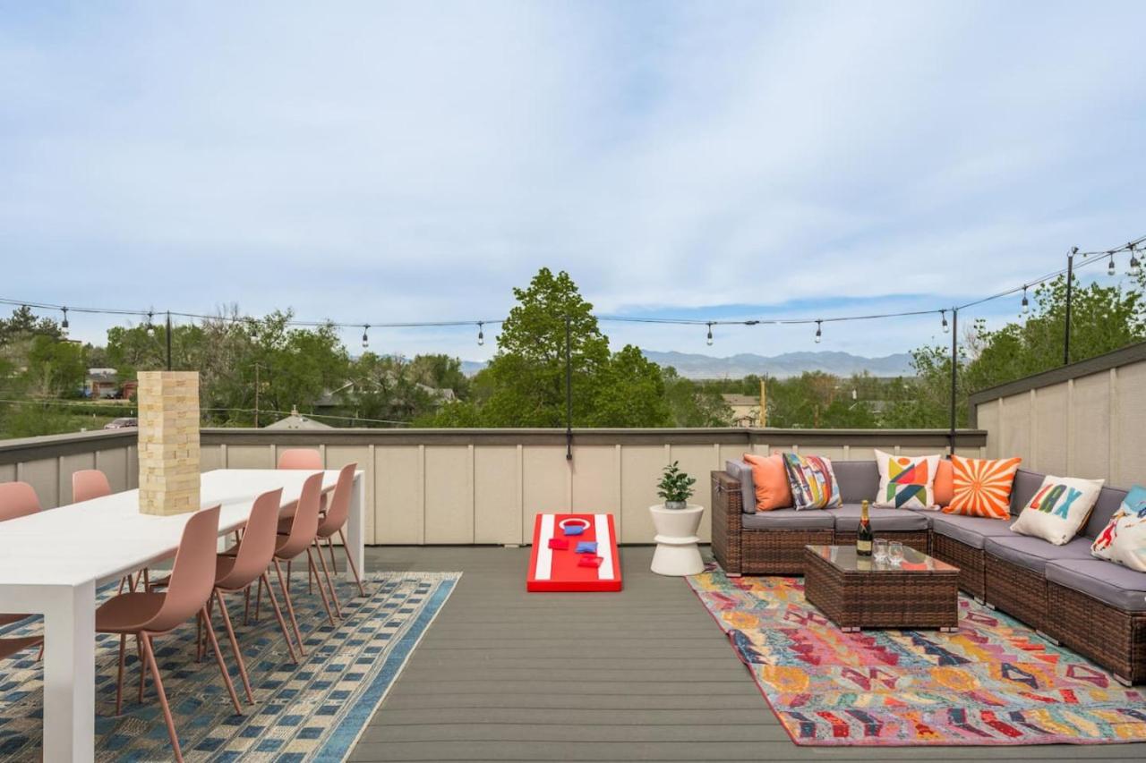 Hot Tub with Rooftop a Game Room and 5 Bathrooms