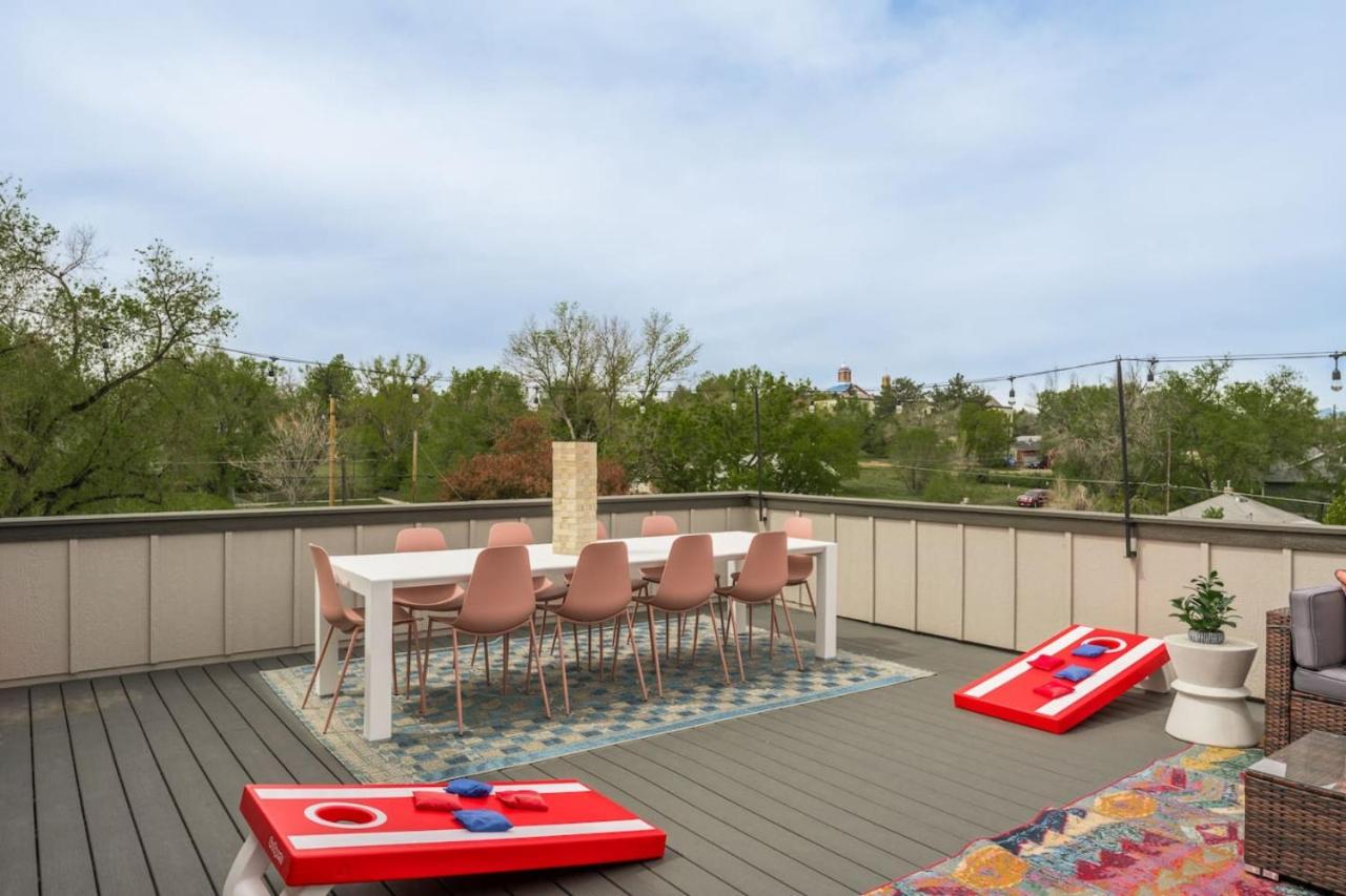 Hot Tub with Rooftop a Game Room and 5 Bathrooms