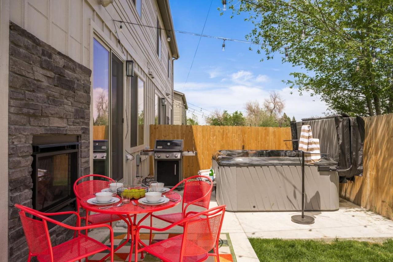 Hot Tub with Rooftop a Game Room and 5 Bathrooms