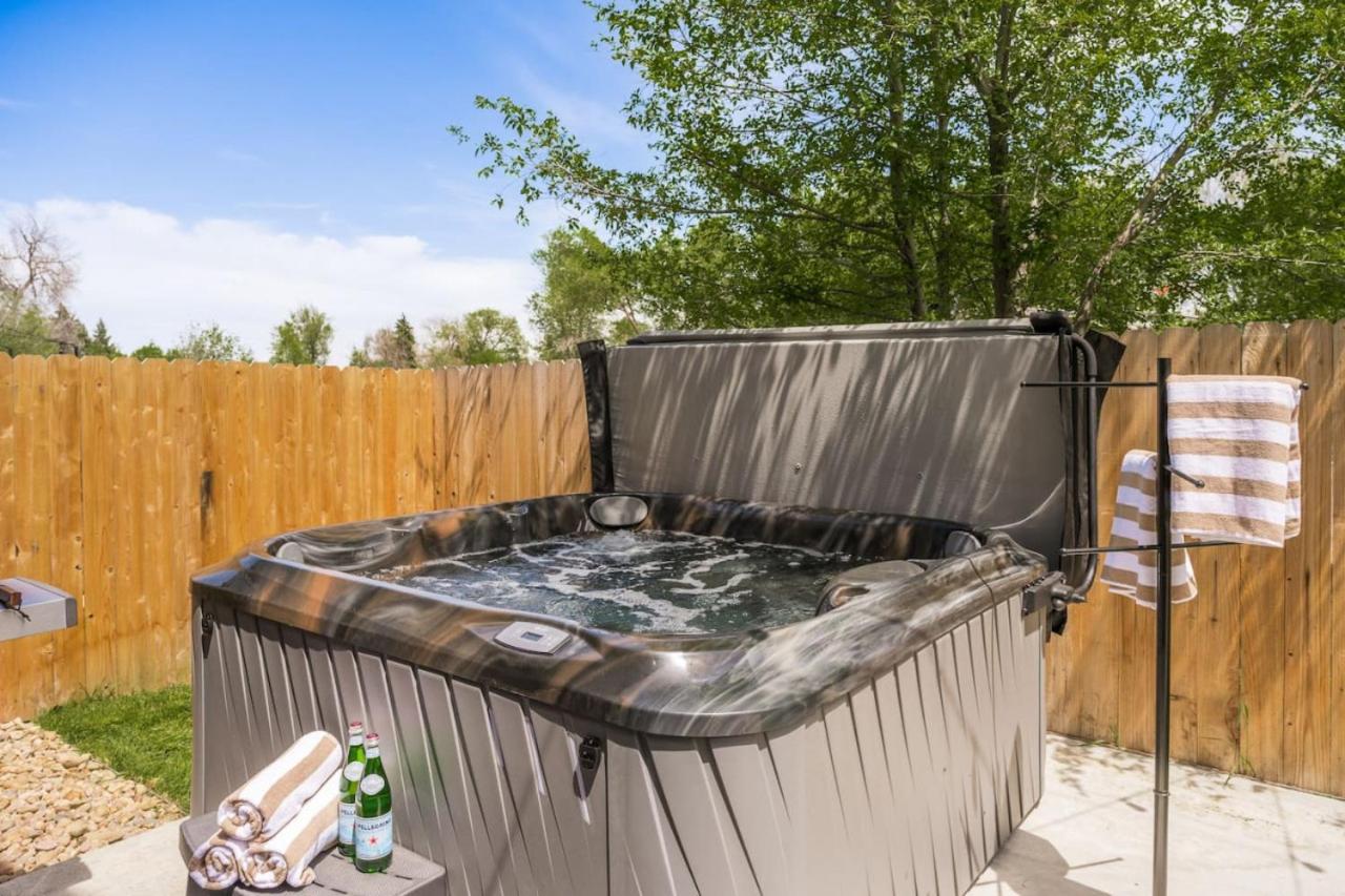 Hot Tub with Rooftop a Game Room and 5 Bathrooms