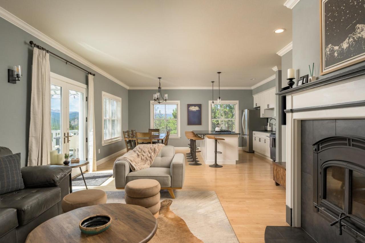 Luxe 4BR Mtn Retreat With Stunning Views Near Ski AndHikes