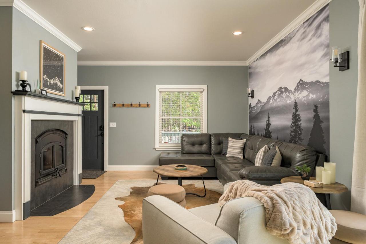 Luxe 4BR Mtn Retreat With Stunning Views Near Ski AndHikes