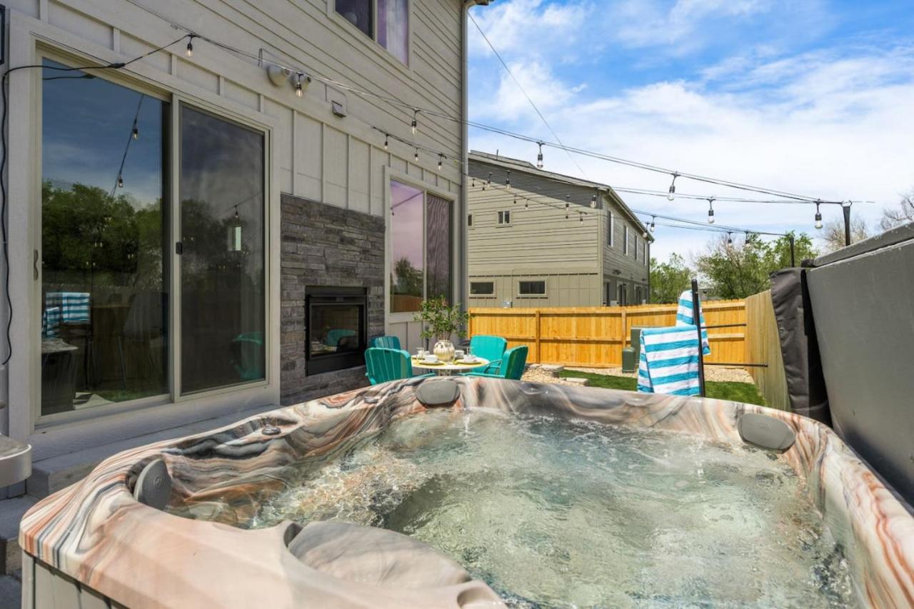 Hot Tub With Rooftop A Game Room And5 Bathrooms