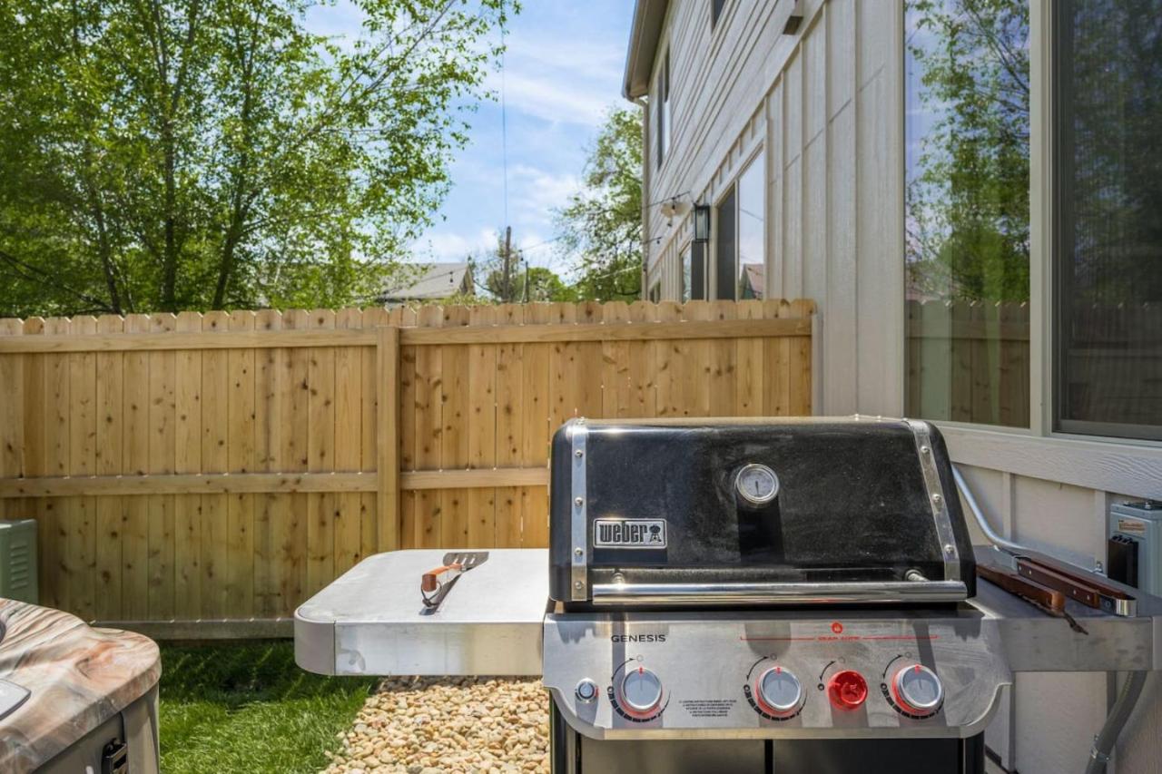 Hot Tub With Rooftop A Game Room And5 Bathrooms