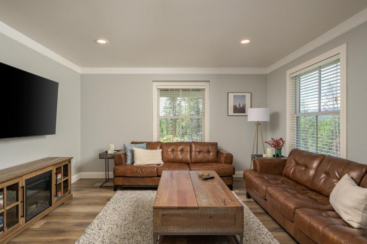 Luxe 4BR Mtn Retreat With Stunning Views Near Ski AndHikes