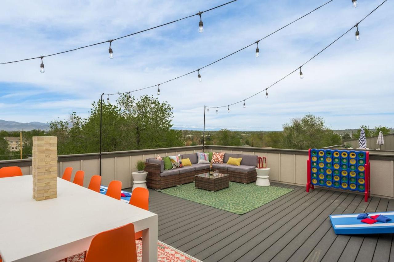 Hot Tub With Rooftop A Game Room And5 Bathrooms