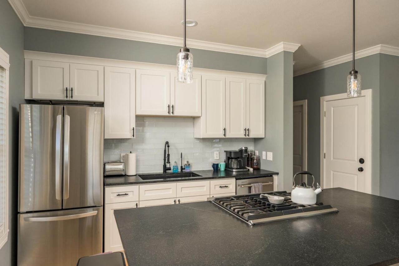 Luxe 4BR Mtn Retreat With Stunning Views Near Ski AndHikes