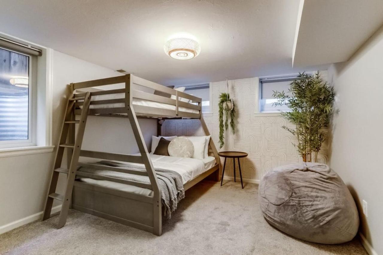 The Bonsai Bungalow With A Hot Tub And A Game Room