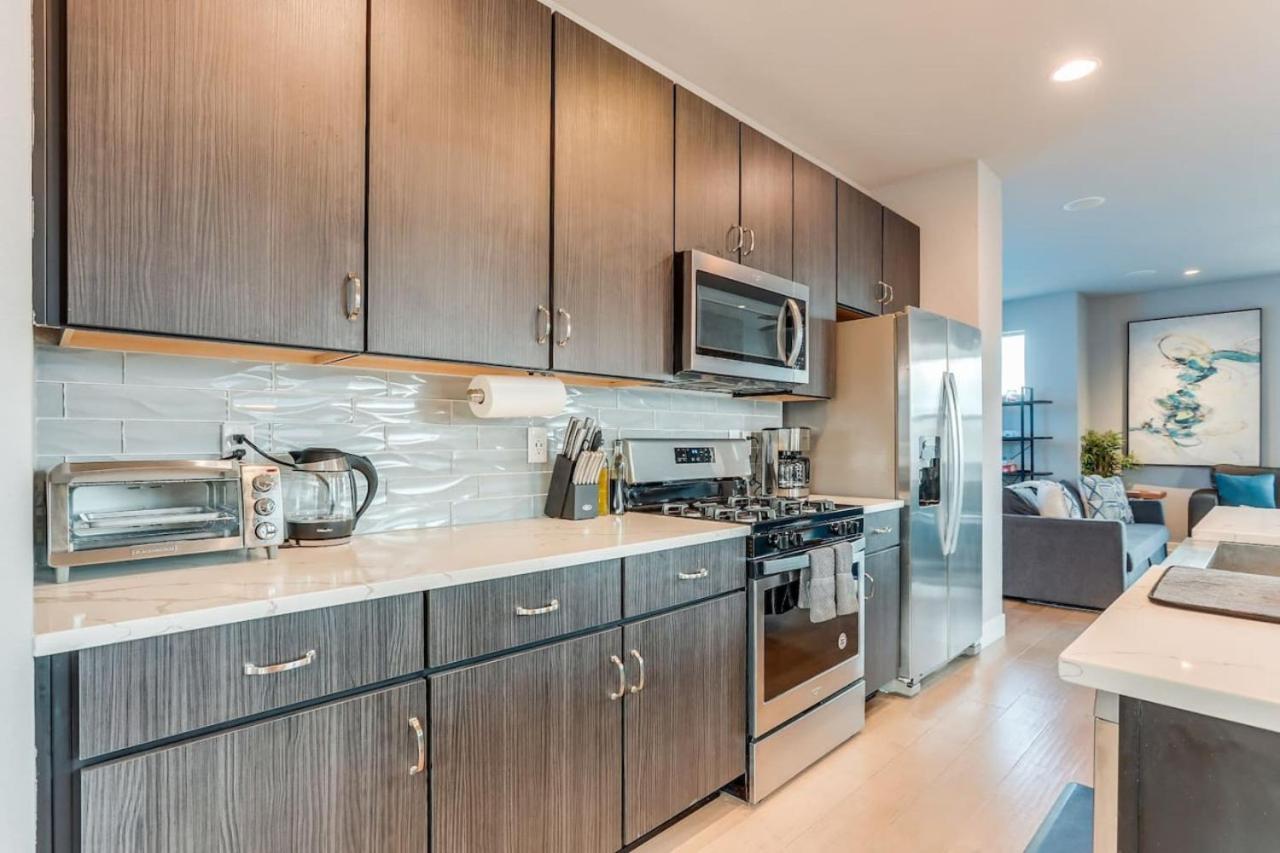 Modern And Spacious Townhouse Blocks from Downtown