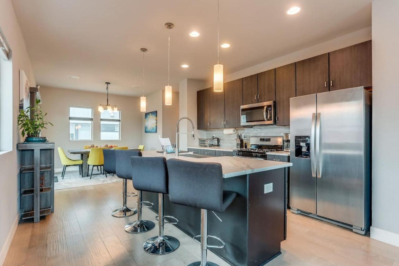 Modern And Spacious Townhouse Blocks from Downtown