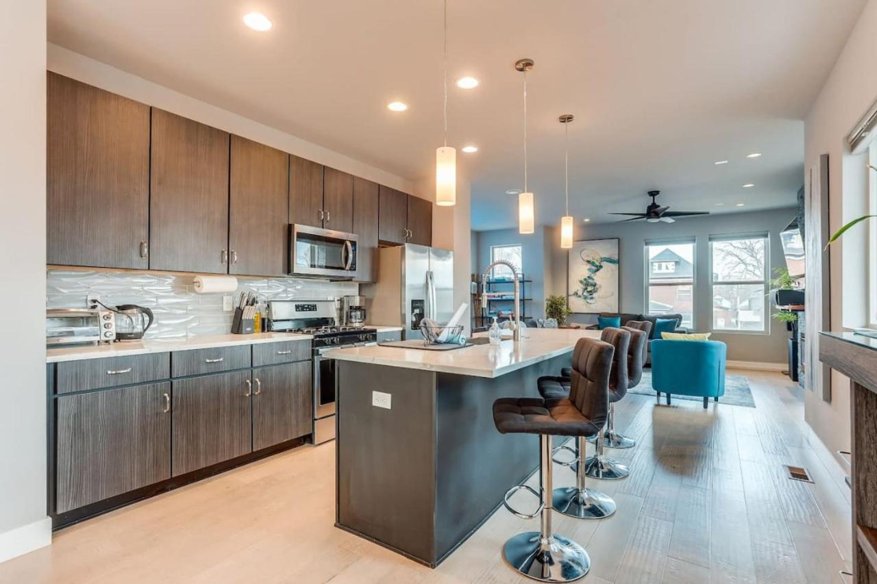 Modern And Spacious Townhouse Blocks from Downtown