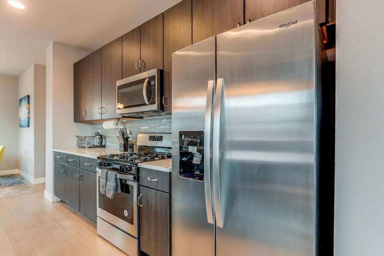 Modern And Spacious Townhouse Blocks from Downtown