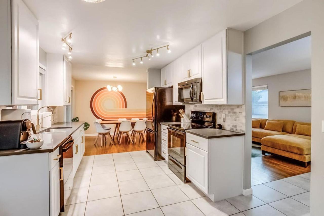 A Great Location Modern Home With A Hot Tub