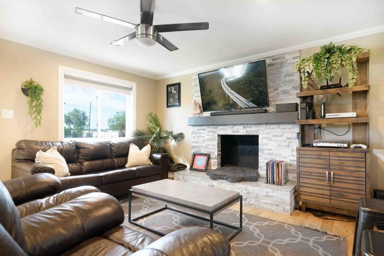 The Denver Delight With Mountain Access