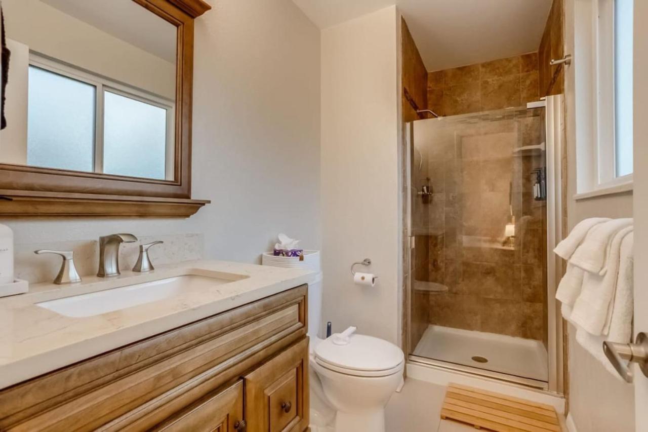 A Great Location Modern Home With A Hot Tub