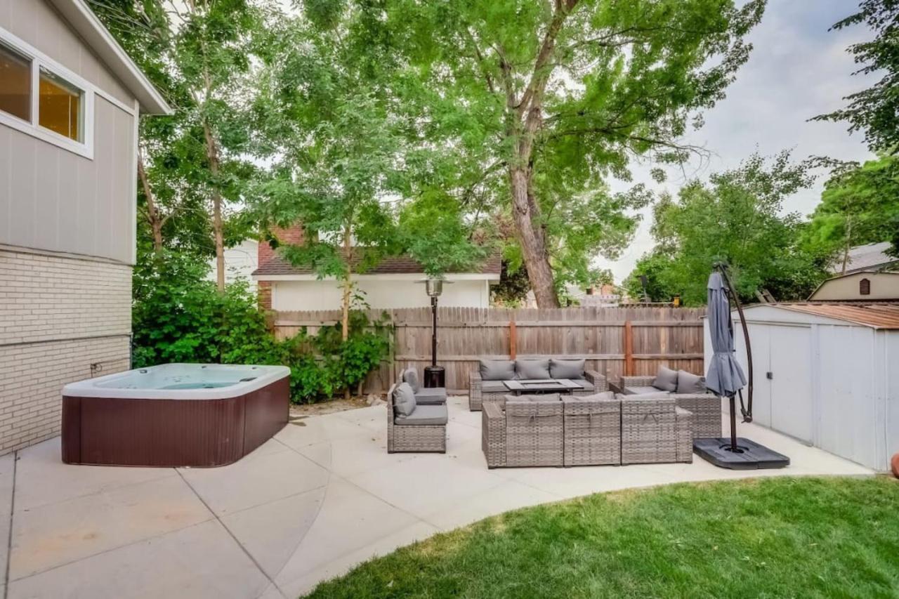 A Great Location Modern Home With A Hot Tub