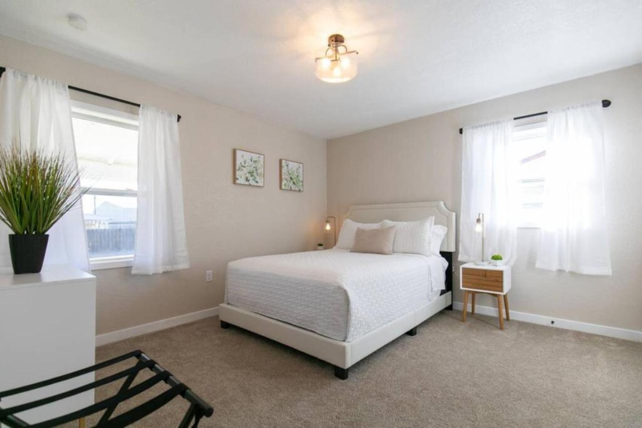 Private Chic 2 Bathroom 10 min to Downtown With Fast Wifi