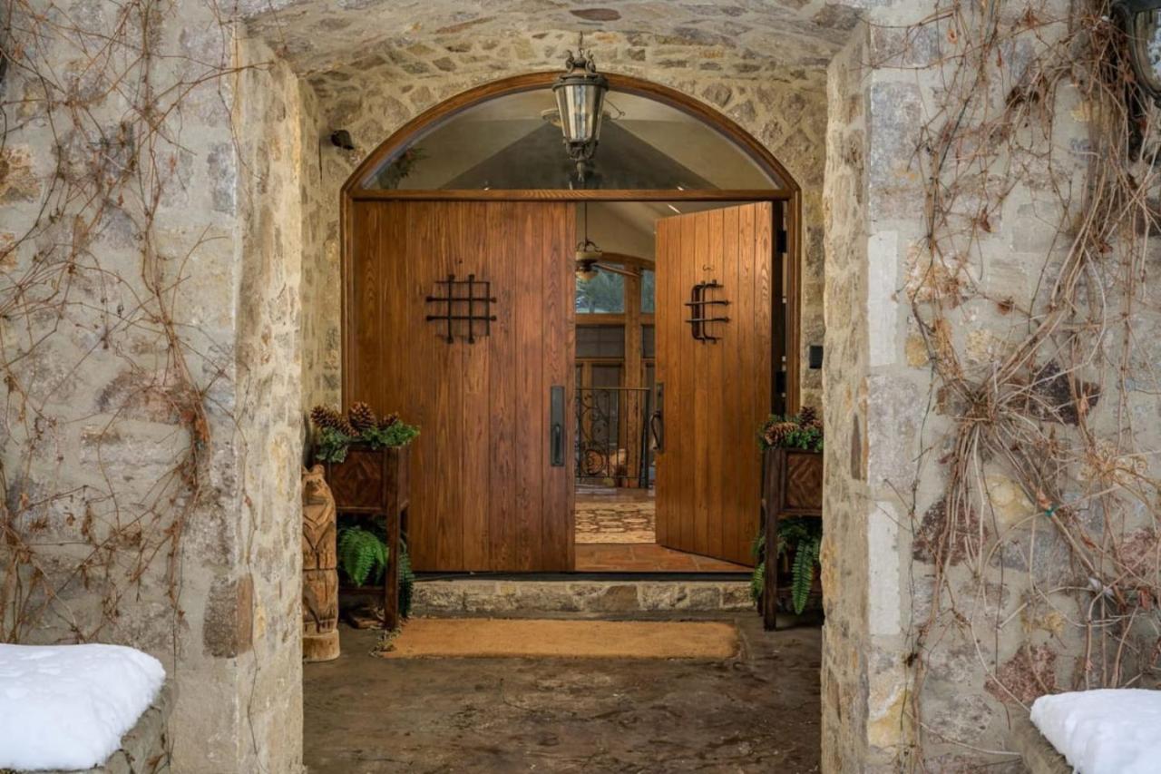 The Mountain Chateau With Stunning Views