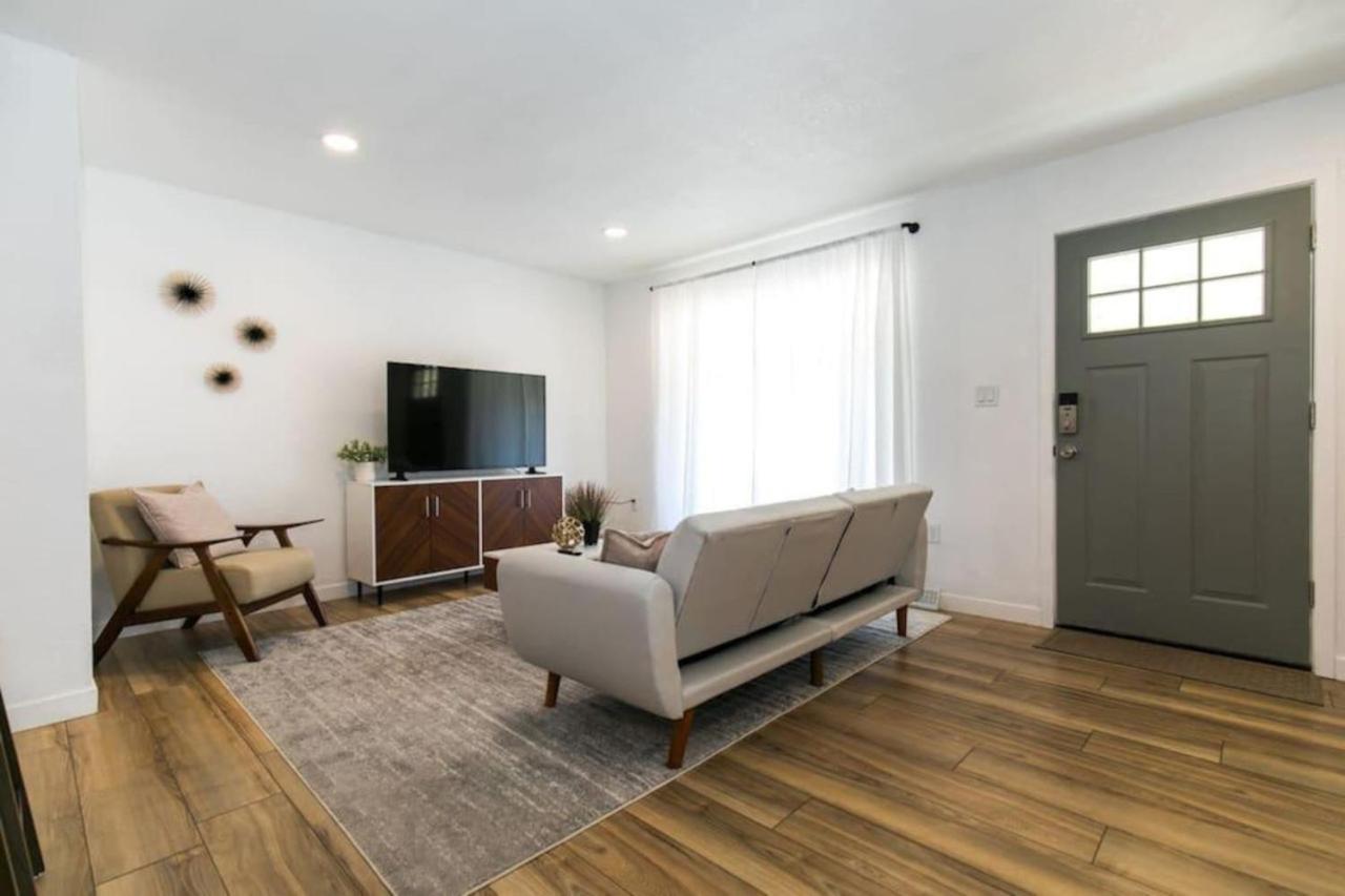 Near Downtown Denver A Huge Home With Two Kitchens