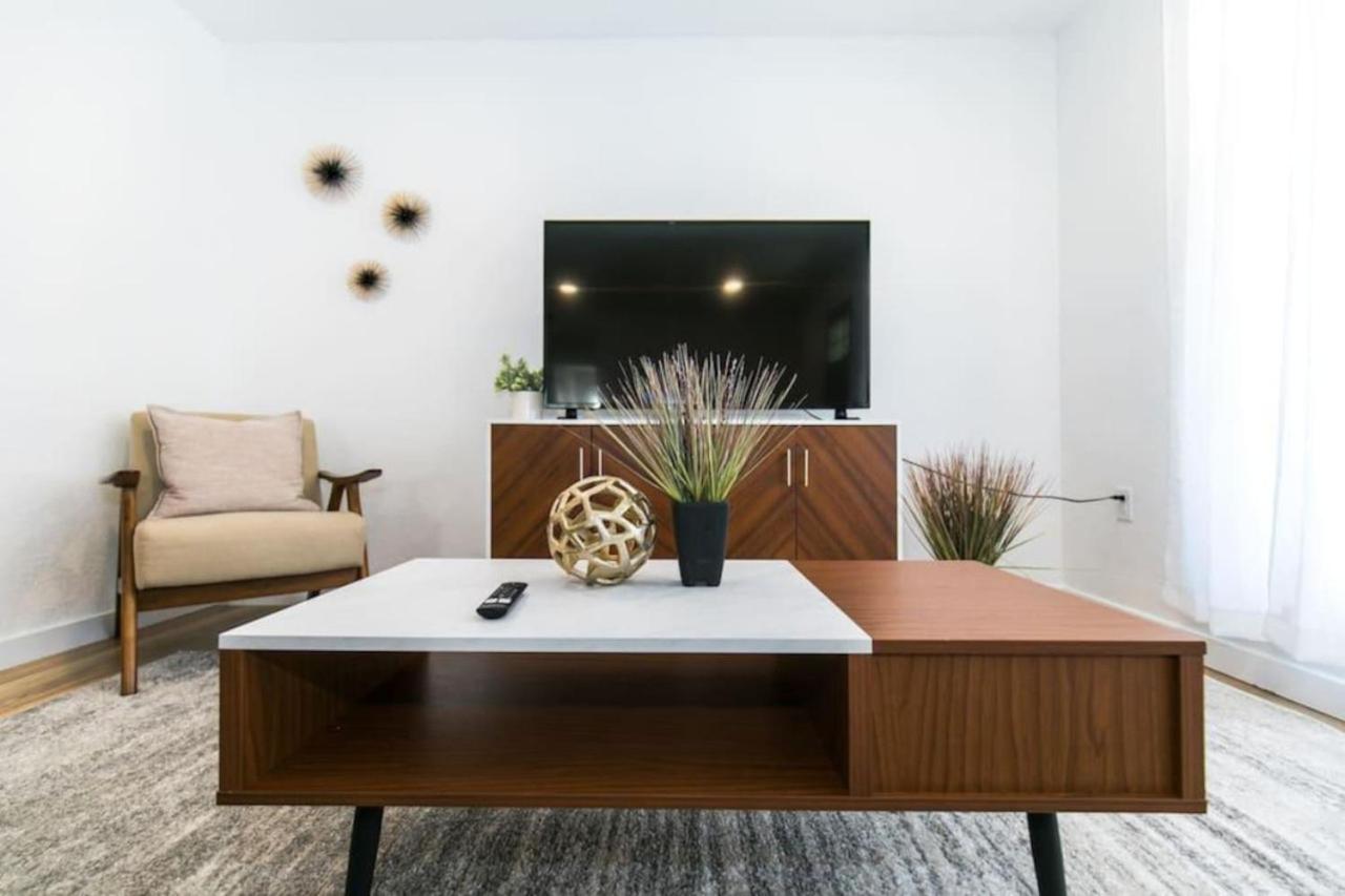 Near Downtown Denver A Huge Home With Two Kitchens
