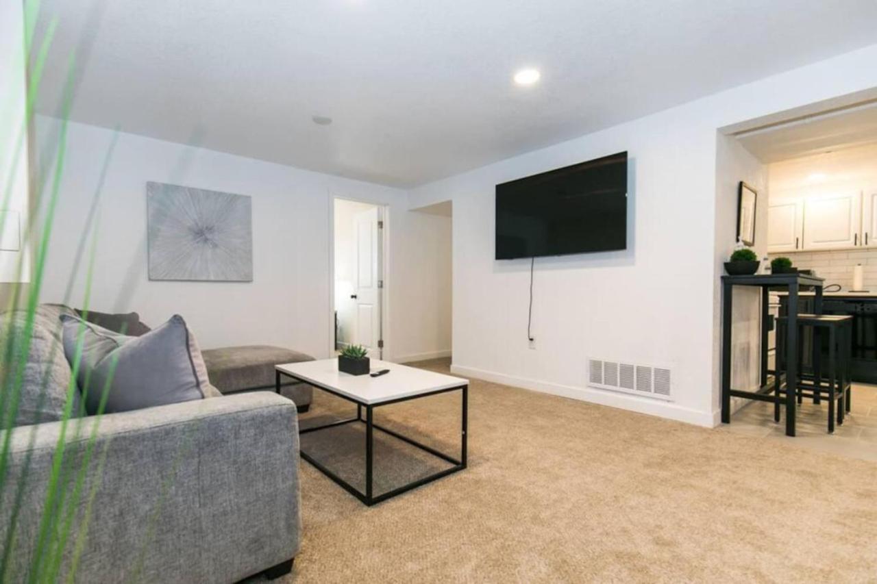 Near Downtown Denver A Huge Home With Two Kitchens