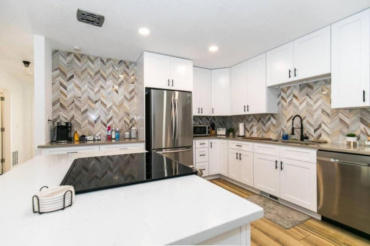 Near Downtown Denver A Huge Home With Two Kitchens