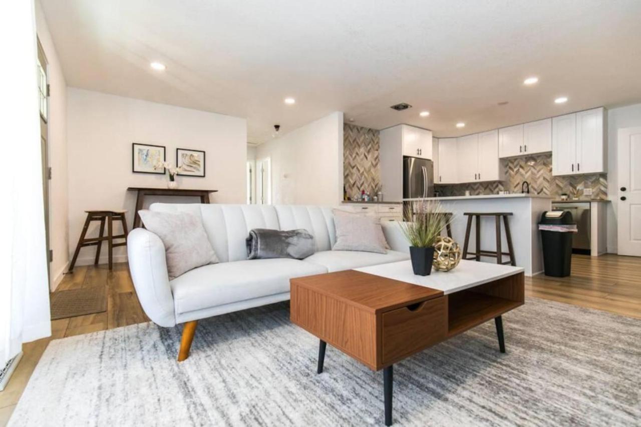 Near Downtown Denver A Huge Home With Two Kitchens