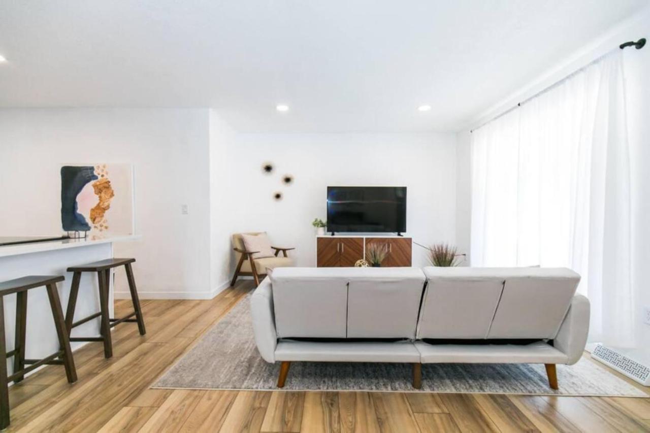 Near Downtown Denver A Huge Home With Two Kitchens