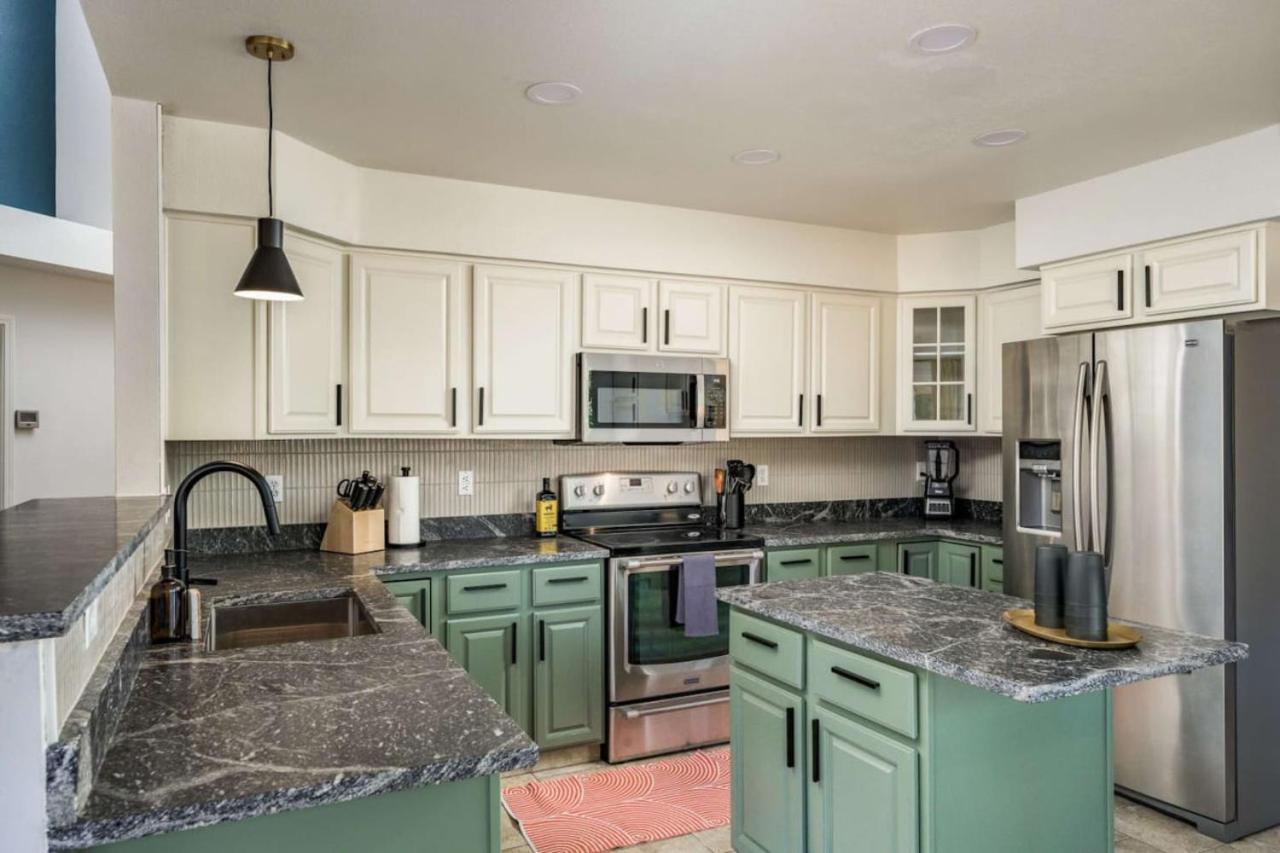 Artist Getaway In Downtown Westminster