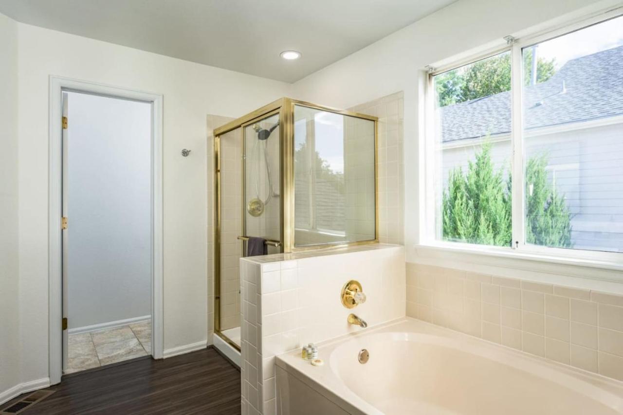 Artist Getaway In Downtown Westminster