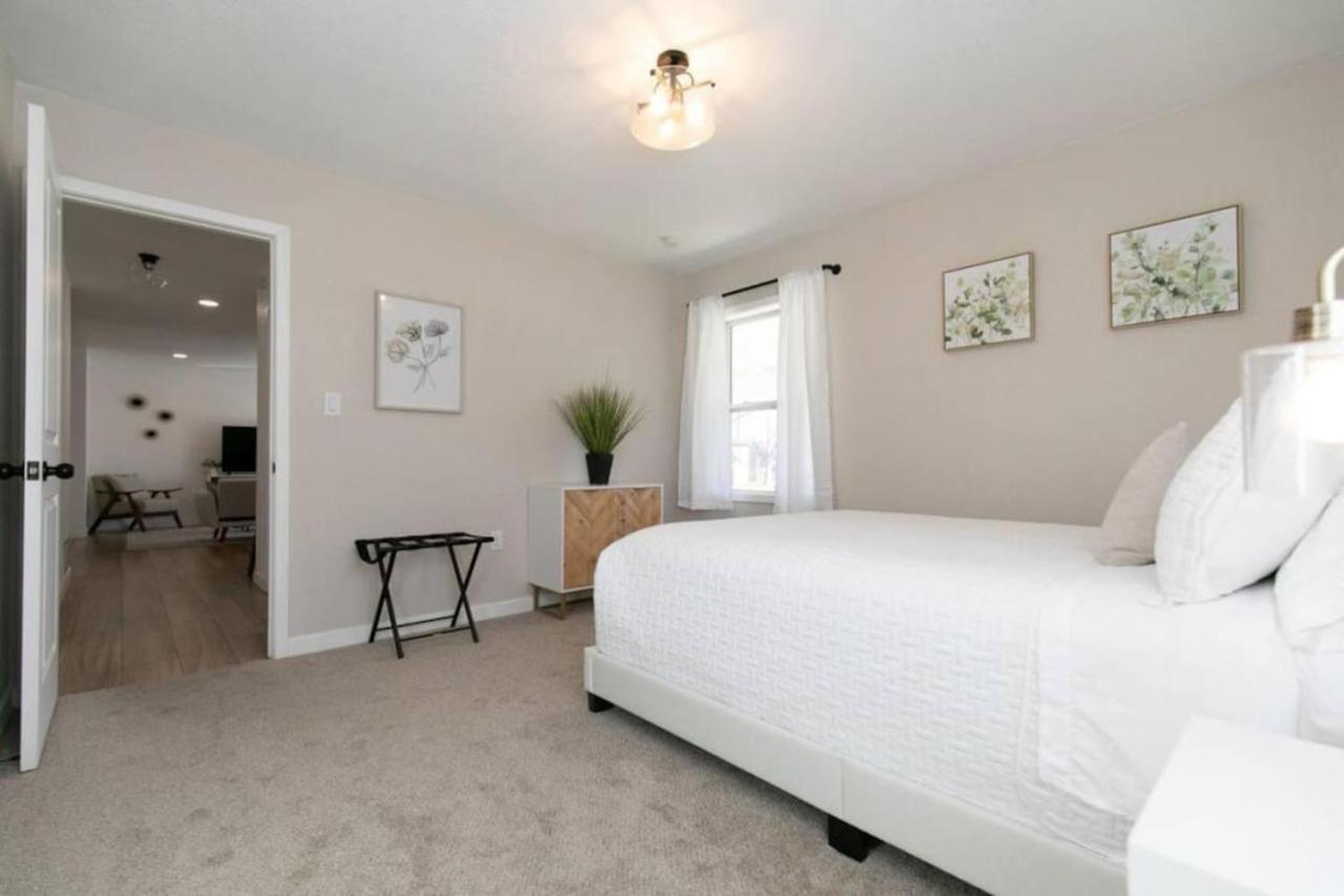 Near Downtown Denver A Huge Home With Two Kitchens