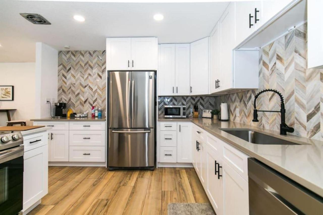 Near Downtown Denver A Huge Home With Two Kitchens