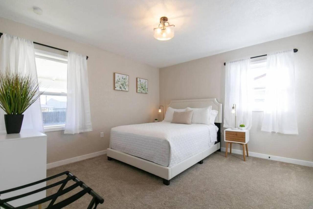 Near Downtown Denver A Huge Home With Two Kitchens