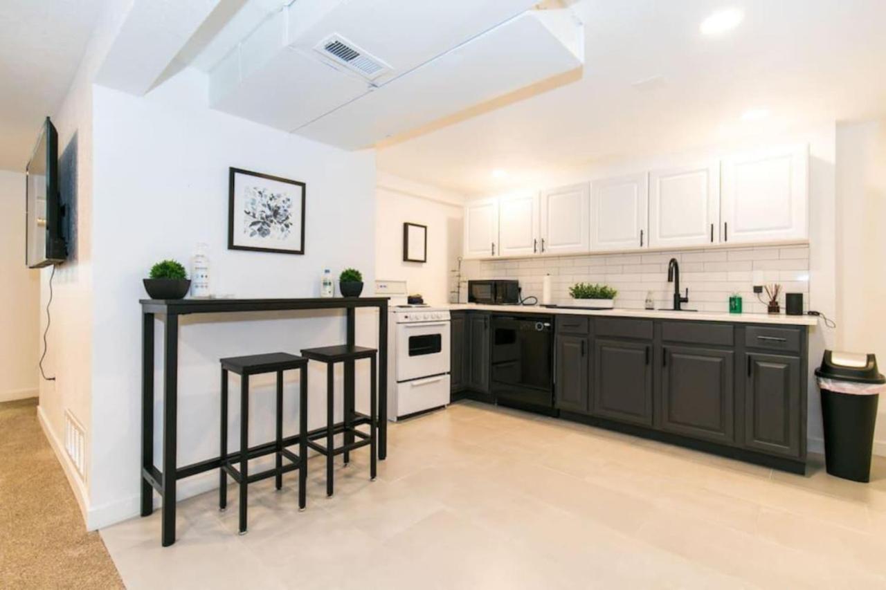 Near Downtown Denver A Huge Home With Two Kitchens