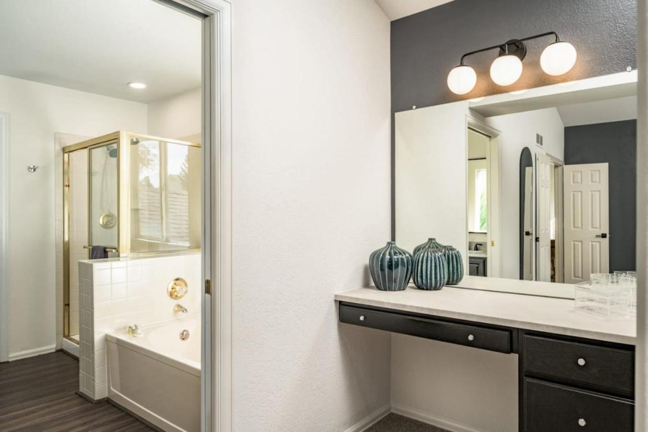 Artist Getaway In Downtown Westminster